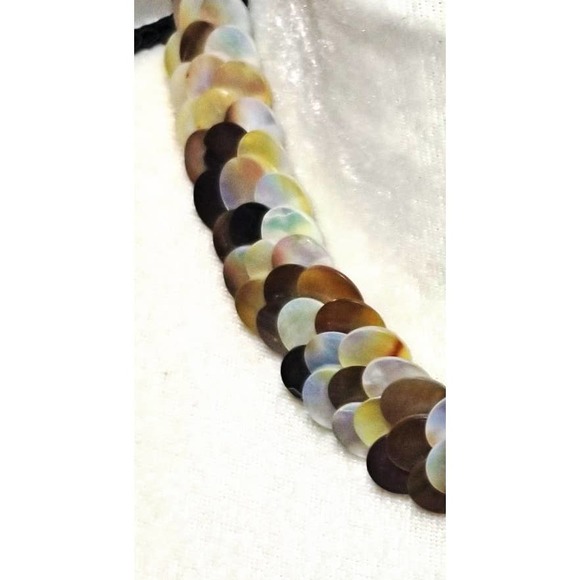 Vintage Mother of Pearl Necklace - Picture 4 of 5